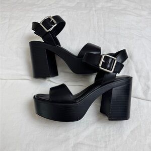 Madden Girl Goldie Platform Sandals Size 8 Silver Buckle Detail Summer Grunge